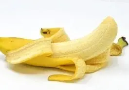Zastosowania skórki od banana: 15 sposobów, co działa, a co to mit