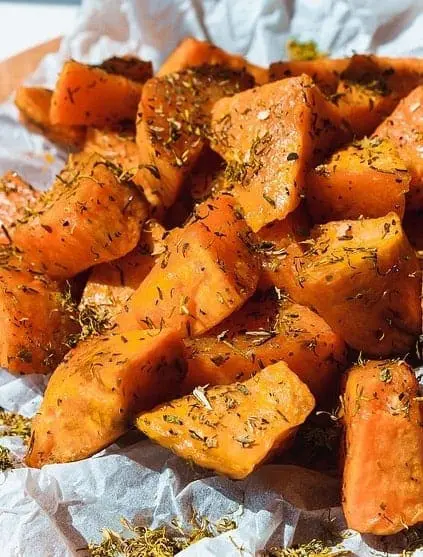 10 pomysłów na szybkie i zdrowe przekąski na wieczór bataty