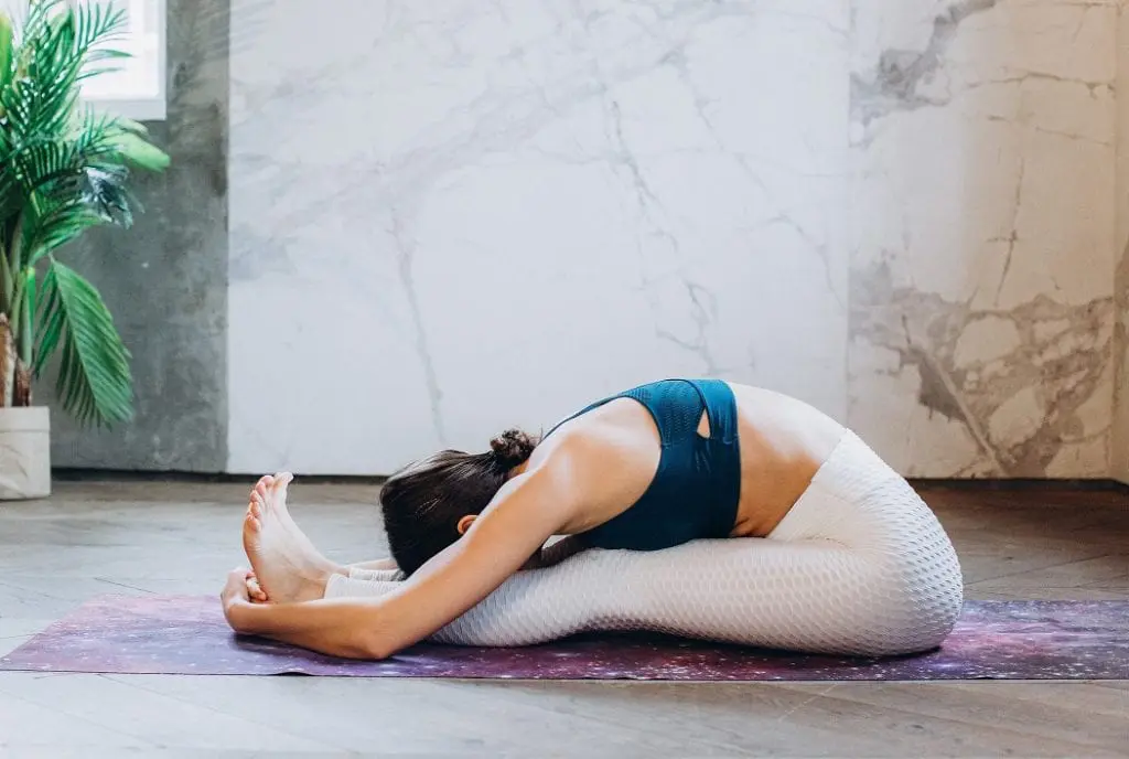 kobieta rozciąganie stretching