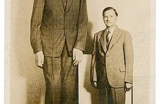 Najwyższy człowiek na świecie to prawie 3 metrowy gigant! Najwyższy człowiek na świecie to prawie 3 metrowy gigant!