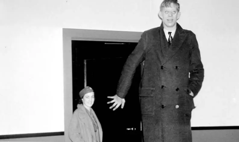Robert Wadlow w okularach
