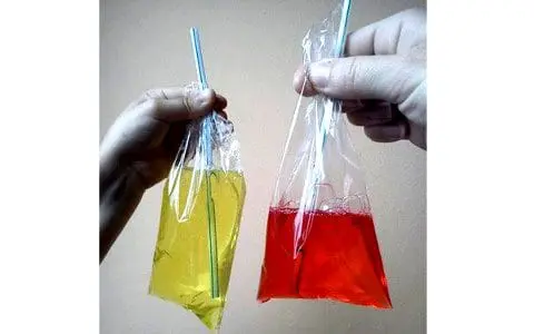 oranżada w woreczku w dwóch kolorach