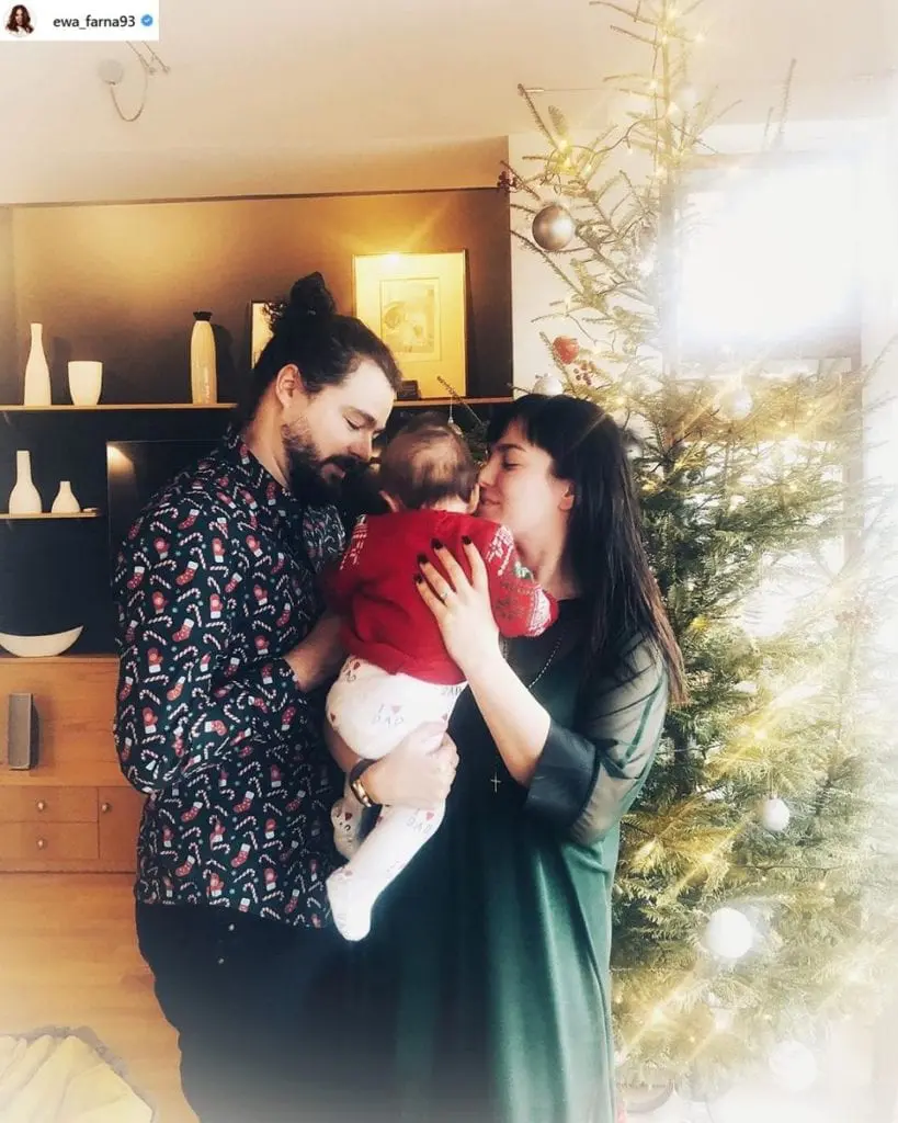 Ewa Farna z dzieckiem