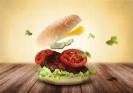 Zdrowe wersje dań typu fast food: 7 przepisów z kaloriami