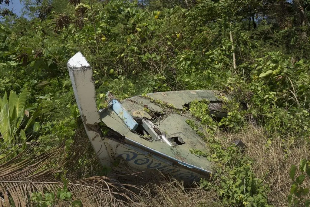 15 ciekawostek o niesamowitym zjawisku - tsunami! zniszczona łódź