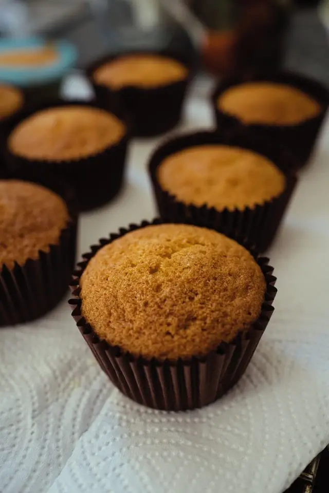 Muffinki w brązowych pepitkach. 