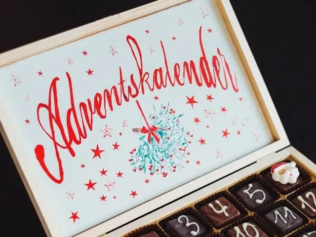Kalendarz adwentowy z czekoladkami, jako wyzwania na grudzień. 
