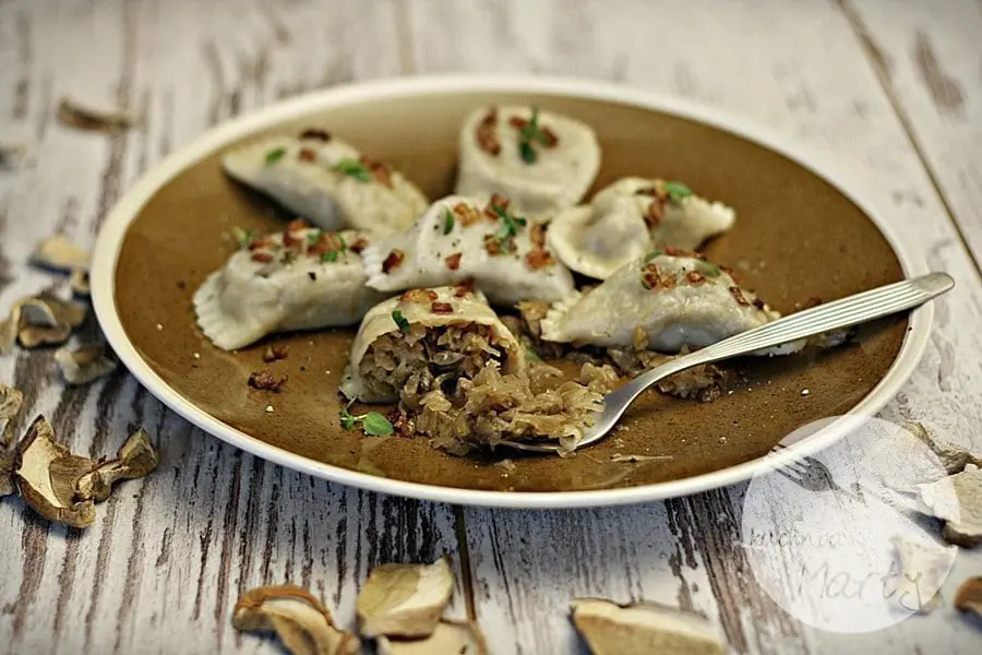 Przepis na najlepsze pierogi z kapustą i grzybami, jakie jadłeś Najlepsze pierogi z kapustą i grzybami.
