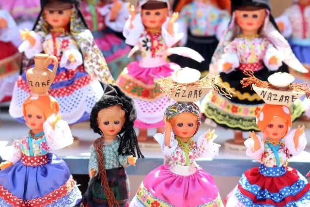Najdziwniejsze fobie, w które aż trudno uwierzyć Kolorowe lalki.