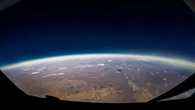 Odkryto starszą ziemię, liczącą 10 mld lat. To może być dowód na istnienie życia przed ludźmi Widok na planetę.