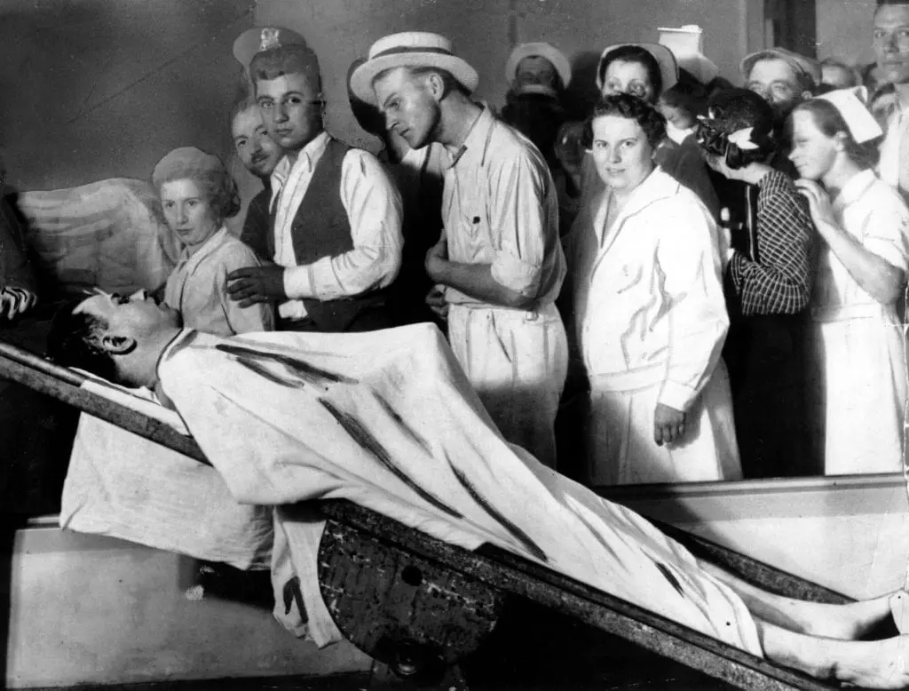 8 najsłynniejszych penisów w historii: fakty, mity i legendy John Dillinger, archiwalne zdjęcie z kostnicy w Chicago, 1934 rok.