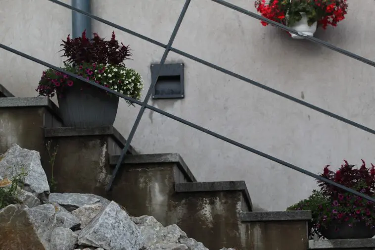 Kule z betonu w ogrodzie – 5 pomysłów na aranżacje