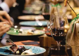 Nietypowe restauracje w Warszawie: miejsca, które warto odwiedzić