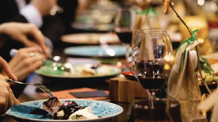 Nietypowe restauracje w Warszawie: miejsca, które warto odwiedzić Nietypowe restauracje w Warszawie