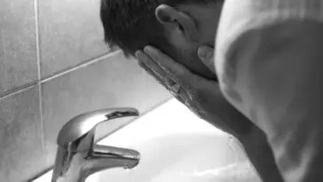 Żel do mycia twarzy dla mężczyzn – pierwszy krok, który robi różnicę