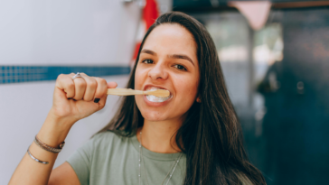 Najlepsza pasta wybielająca z Rossmanna — ranking, opinie i porady zakupowe