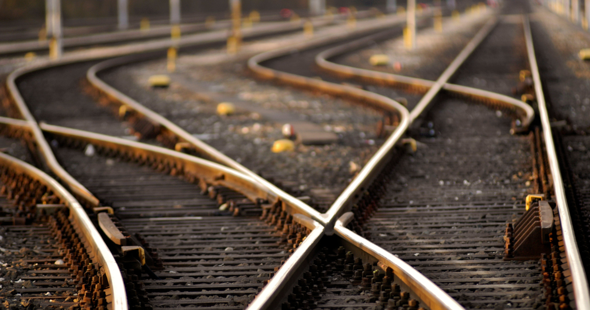 Sennik Tory Kolejowe: Interpretacja Snów i Znaczenie Symboliki