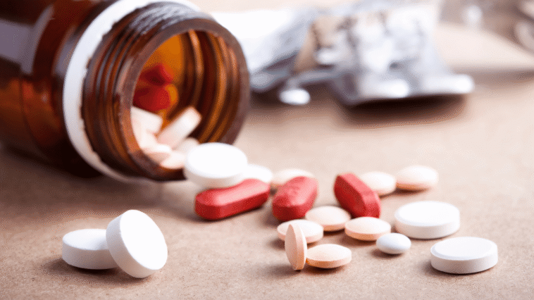 Sennik Rozsypane Tabletki — Znaczenie Snu i Interpretacja Symbolu