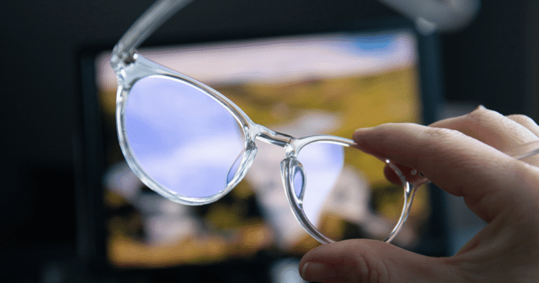 Czy Warto Kupić Okulary z Filtrem Światła Niebieskiego: Analiza Korzyści i Wad dla Zdrowia Oczu Czy Warto Kupić Okulary z Filtrem Światła Niebieskiego: Analiza Korzyści i Wad dla Zdrowia Oczu