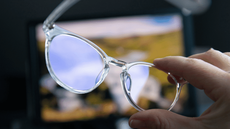 Czy Warto Kupić Okulary z Filtrem Światła Niebieskiego: Analiza Korzyści i Wad dla Zdrowia Oczu Czy Warto Kupić Okulary z Filtrem Światła Niebieskiego: Analiza Korzyści i Wad dla Zdrowia Oczu