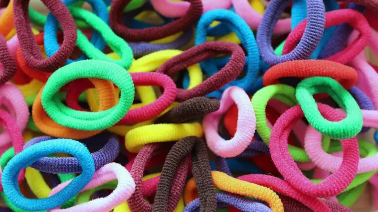 Co Oznacza Czarna Gumka na Nadgarstku: Symbolika i Znaczenie w Różnych Kontekstach