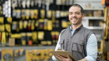 Piotr Lewandowski o niezawodnym sklepie z narzędziami w Warszawie, które pomagają łatwo, szybko i skutecznie wykonywać wszelkie prace ogrodowe