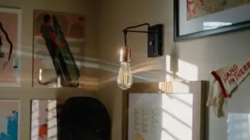 Jak zrobić domową galerię plakatów bez efektu przypadkowej ściany