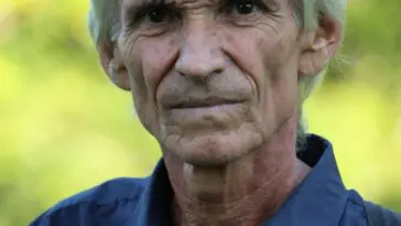 Portret starszego mężczyzny – symbolika snu o dziadku