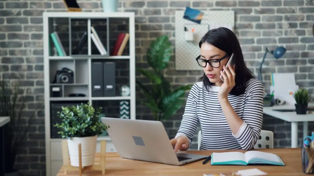 InPost infolinia – kontakt, numer telefonu i godziny pracy