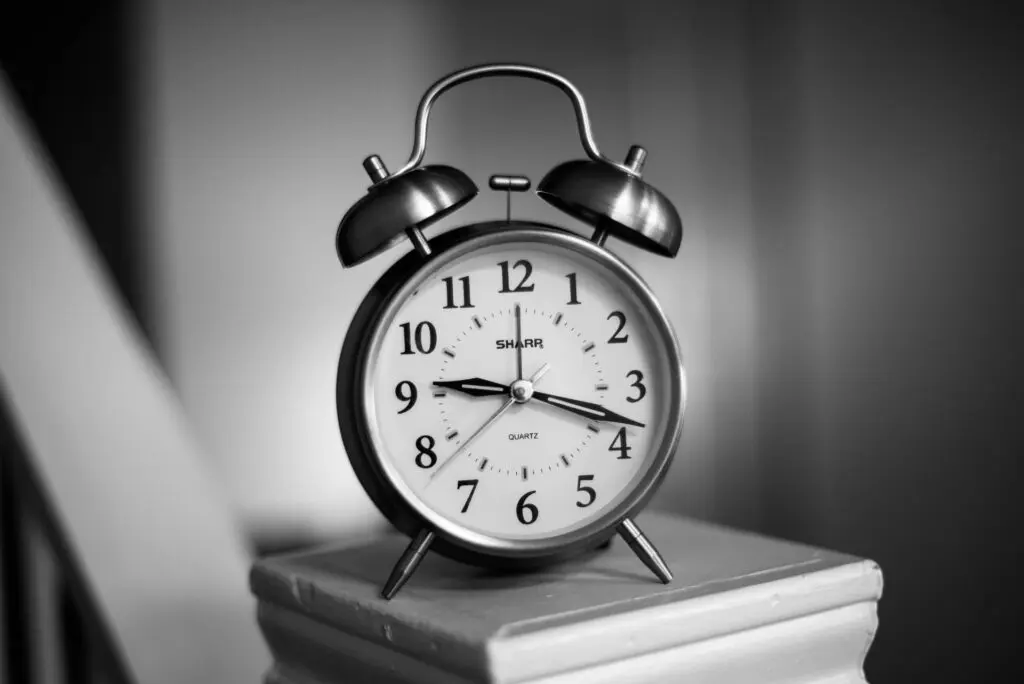 1212 znaczenie godziny – co oznacza 12:12? Numerologia i miłość