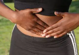 Endometrioza: objawy, przyczyny i leczenie. Choroba, która latami udaje zwykłe bolesne miesiączki