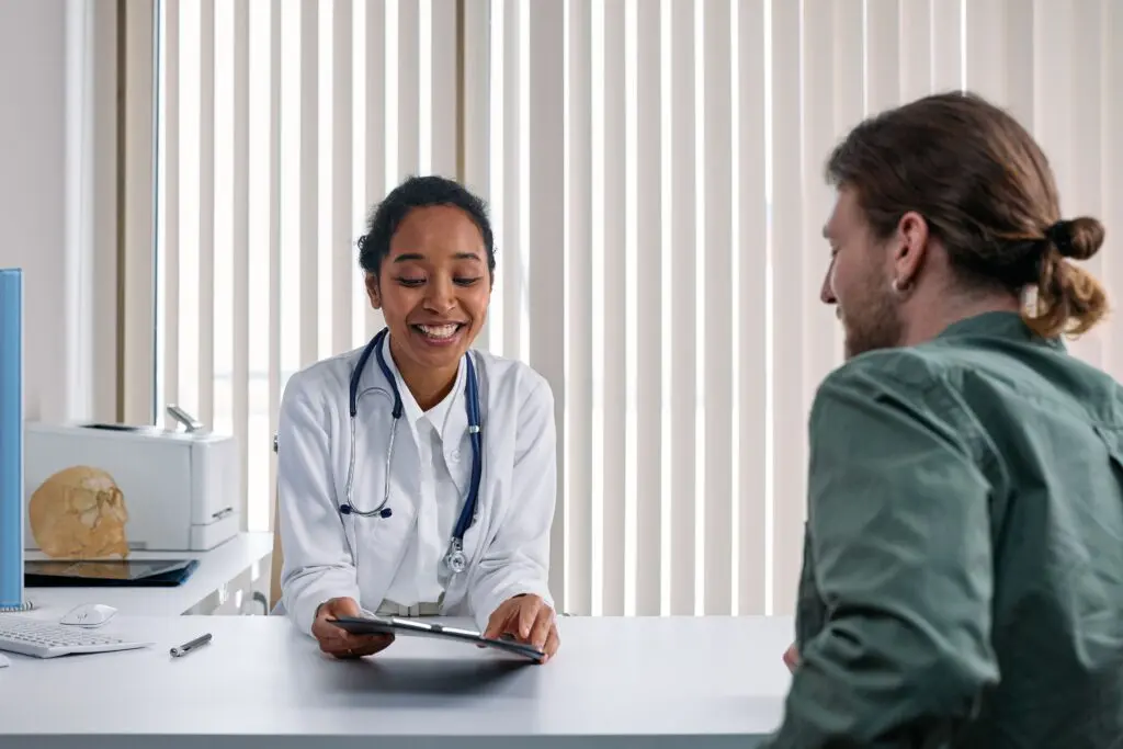 Medicover infolinia — numer, rejestracja i godziny (2026)