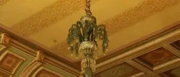 Sennik żyrandol – co oznacza sen o żyrandolu?