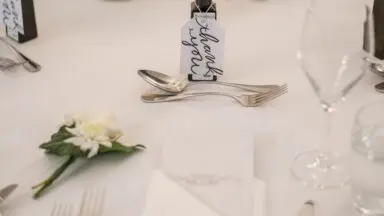 Sennik stypa – co oznacza sen o stypie?