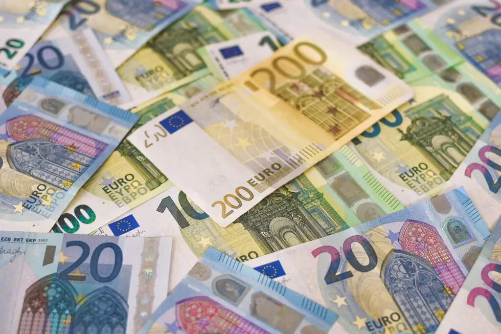 Gotówka pod kontrolą. Od 2027 roku w całej Unii zapłacisz nią najwyżej 10 tysięcy euro