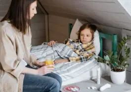 Zaczyna się jak zwykły katar, a po trzech dniach niemowlę oddycha 60 razy na minutę. Ten wirus co roku zabiera do szpitala 15 tysięcy polskich dzieci