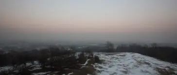 Bezwietrzna noc i włączone piece wystarczą. Norma, którą spełniamy, jest czterokrotnie wyższa od zalecanej przez WHO
