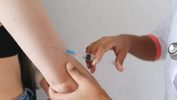 Pasmo pęcherzy po jednej stronie ciała i ból, który zostaje na miesiące. Na skuteczne leczenie masz tylko 72 godziny