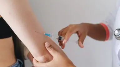 Pasmo pęcherzy po jednej stronie ciała i ból, który zostaje na miesiące. Na skuteczne leczenie masz tylko 72 godziny