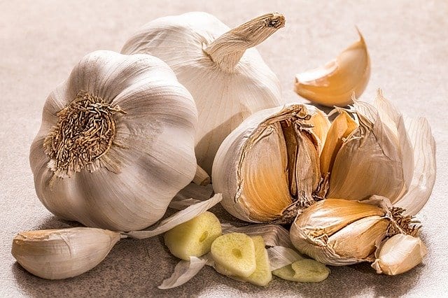 Nigdy nie zapominaj o jedzeniu tych 20 najzdrowszych potraw na świecie! czosnek
