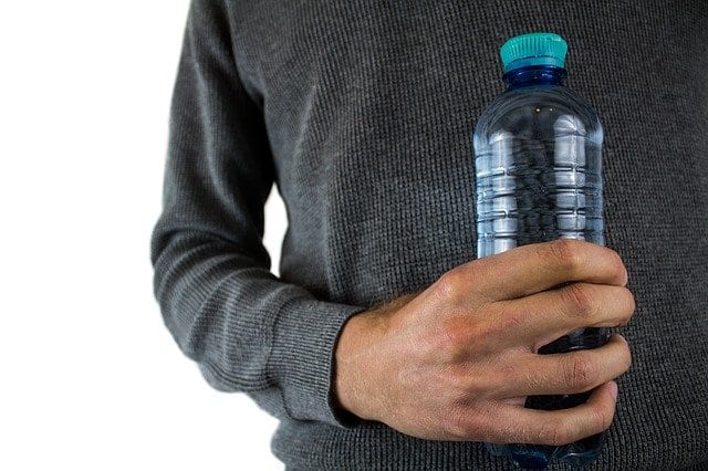 Domowe sposoby na ból w stawach water-bottle-2821977_640