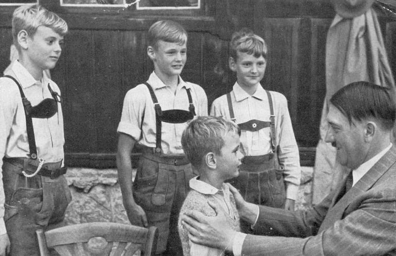 Adolf Hitler z dziećmi