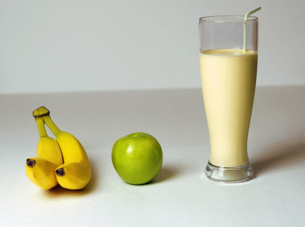 Zdrowe smoothie, które odmieni Twoje życie shake z bananem i zielonym jabłkiem