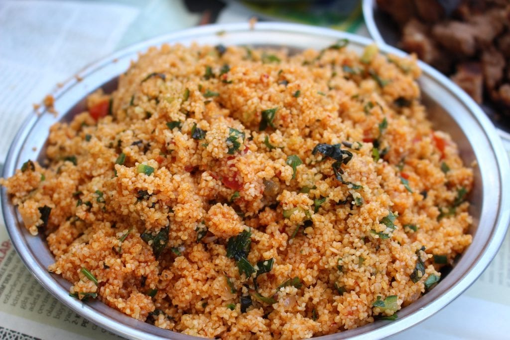 Pomysły na lunch do szkoły i pracy sałatka z kaszą bulgur