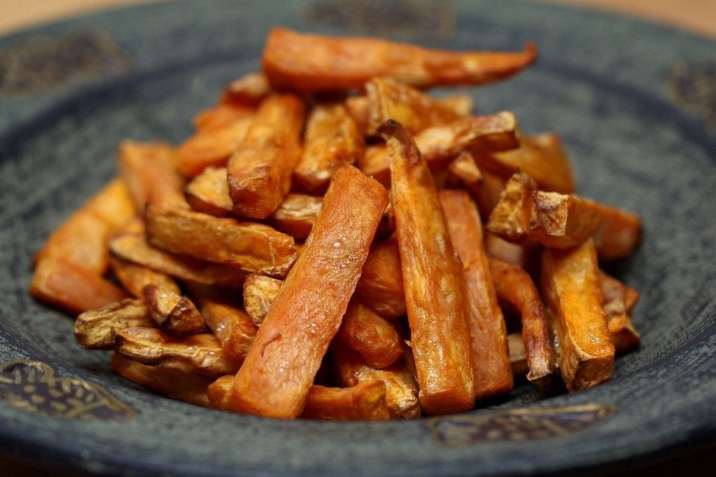 Zdrowe wersje dań typu fast food frytki z batatów