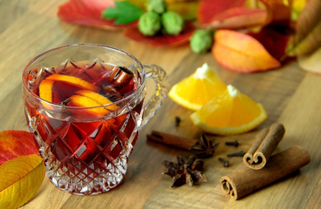 Herbata zimowa z sokiem malinowym, cytryną i pomarańczą. 