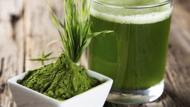 Rozpuszczone i sproszkowane algi morskie.