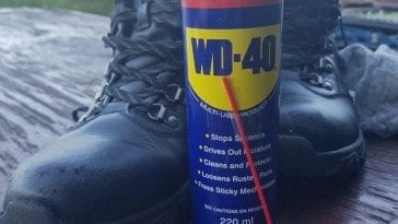 WD-40 i buty.