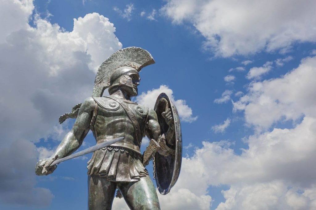 Rzeźba Spartanina z tarczą i mieczem. 