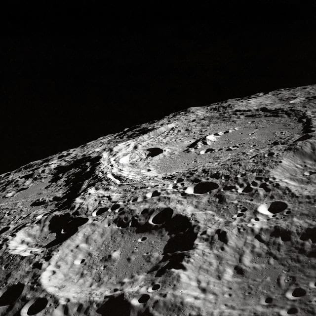 Jaskinie na Księżycu. 